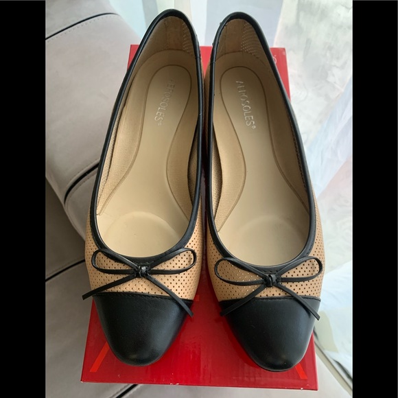 Aerosoles Perforated Leather Ballet Flats size 9.5M - Picture 4 of 15